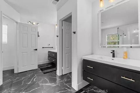 Bath - 4222 Gardendale Ct, Riverside, CA 92505 photo 2 of 4