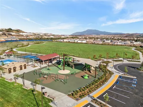 View/Area - 34932 Middlecoff Ct, Beaumont, CA 92223 photo 9 of 12