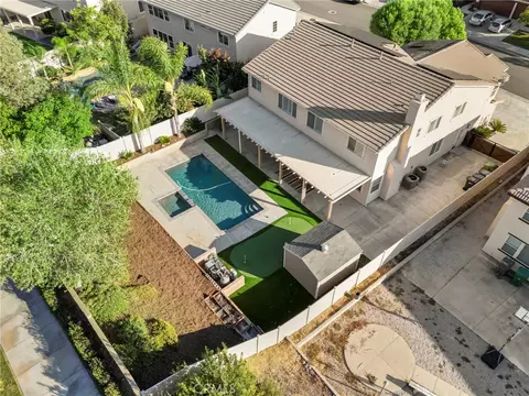 View/Area - 34932 Middlecoff Ct, Beaumont, CA 92223 photo 2 of 12