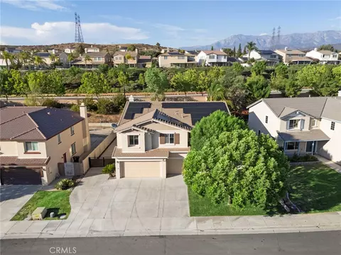 View/Area - 34932 Middlecoff Ct, Beaumont, CA 92223 photo 3 of 12