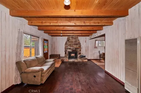 Living - 313 Leonard, Sugarloaf, CA 92386 photo 3 of 4