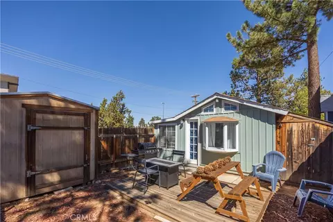 Exterior - 108 Cedar Ln, Sugarloaf, CA 92386 photo 5 of 8