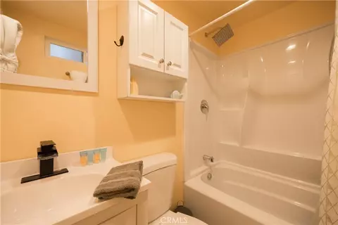 Bath - 108 Cedar Ln, Sugarloaf, CA 92386 photo 1 of 1