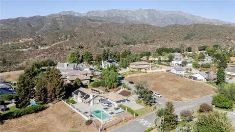 View/Area - 13582 Oak Hill Ct, Yucaipa, CA 92399 photo 4 of 7