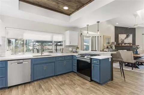 Kitchen - 13582 Oak Hill Ct, Yucaipa, CA 92399 photo 3 of 4