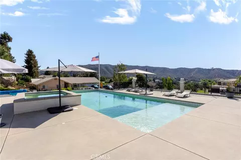 Exterior - 13582 Oak Hill Ct, Yucaipa, CA 92399 photo 2 of 10