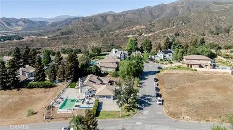 View/Area - 13582 Oak Hill Ct, Yucaipa, CA 92399 photo 7 of 7