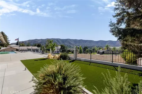 Exterior - 13582 Oak Hill Ct, Yucaipa, CA 92399 photo 6 of 10