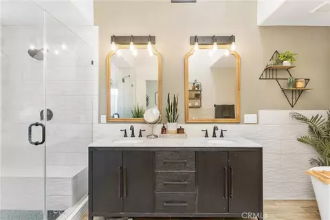 Bath - 13582 Oak Hill Ct, Yucaipa, CA 92399 photo 3 of 5