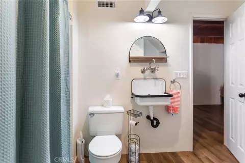 Bath - 24948 Faulhorn Dr, Crestline, CA 92325 photo 2 of 4