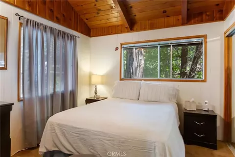 Bedroom - 24948 Faulhorn Dr, Crestline, CA 92325 photo 1 of 4