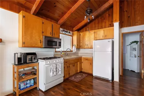 Kitchen - 24948 Faulhorn Dr, Crestline, CA 92325 photo 1 of 1