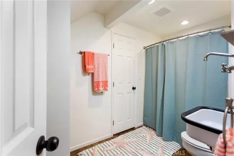 Bath - 24948 Faulhorn Dr, Crestline, CA 92325 photo 4 of 4