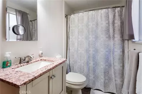Bath - 24948 Faulhorn Dr, Crestline, CA 92325 photo 1 of 4