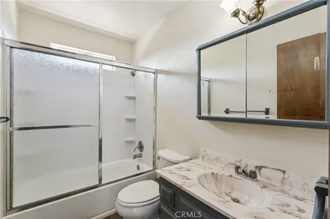 Bath - 831 Madera Ln, Lake Arrowhead, CA 92352 photo 1 of 2