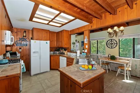 Kitchen - 1069 Nesthorn Dr, Crestline, CA 92325 photo 1 of 6