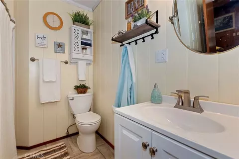 Bath - 1069 Nesthorn Dr, Crestline, CA 92325 photo 1 of 2