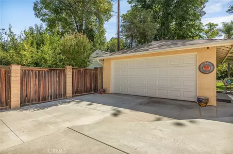 Exterior - 419 Walnut Ave, Redlands, CA 92373 photo 4 of 9