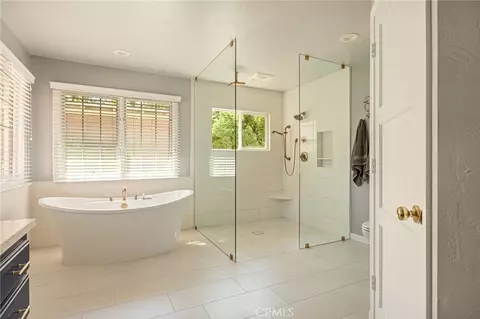 Bath - 419 Walnut Ave, Redlands, CA 92373 photo 1 of 5