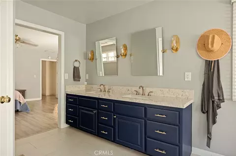 Bath - 419 Walnut Ave, Redlands, CA 92373 photo 3 of 5