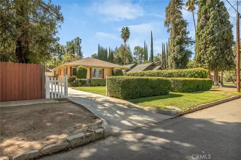Exterior - 419 Walnut Ave, Redlands, CA 92373 photo 2 of 9