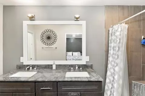 Bath - 387 E Citron St, Corona, CA 92879 photo 4 of 4