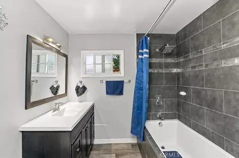 Bath - 387 E Citron St, Corona, CA 92879 photo 1 of 4