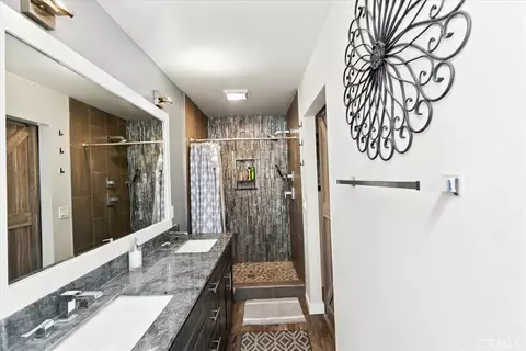 Bath - 387 E Citron St, Corona, CA 92879 photo 3 of 4