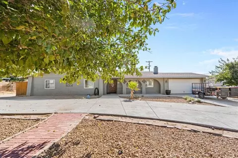 Exterior - 16375 Sago Rd, Apple Valley, CA 92307 photo 3 of 6
