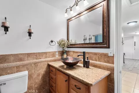 Bath - 16375 Sago Rd, Apple Valley, CA 92307 photo 3 of 4