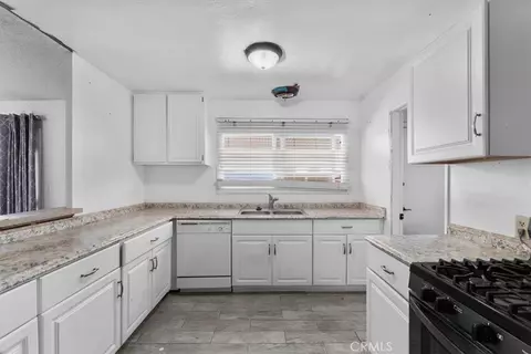 Entry Way - 16375 Sago Rd, Apple Valley, CA 92307 photo 1 of 2