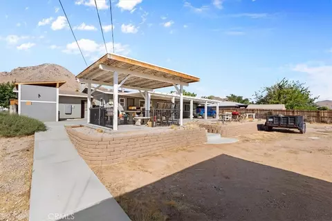 Exterior - 16375 Sago Rd, Apple Valley, CA 92307 photo 5 of 6