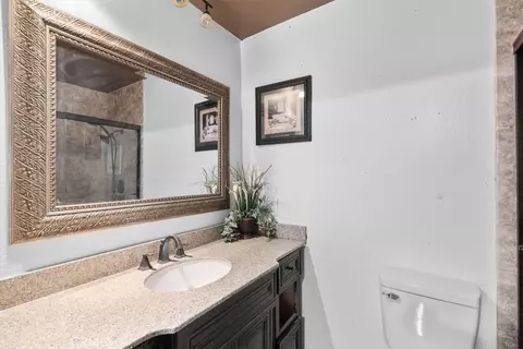 Bath - 16375 Sago Rd, Apple Valley, CA 92307 photo 2 of 4