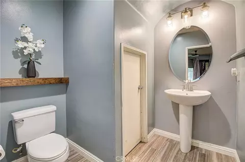 Bath - 9789 Winterberry Dr, Riverside, CA 92503 photo 1 of 5