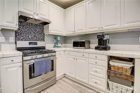 Kitchen - 9789 Winterberry Dr, Riverside, CA 92503 photo 3 of 5