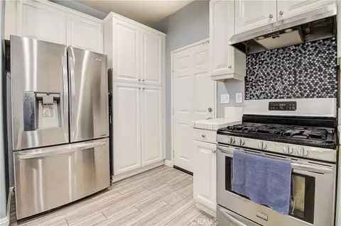 Kitchen - 9789 Winterberry Dr, Riverside, CA 92503 photo 4 of 5