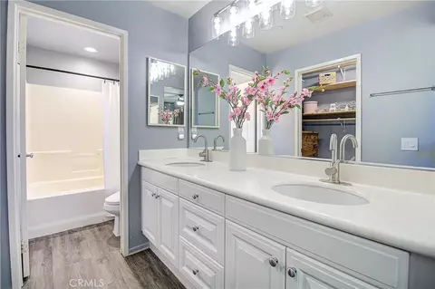 Bath - 9789 Winterberry Dr, Riverside, CA 92503 photo 2 of 5