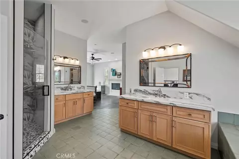Bath - 26983 Pilgrim Rd, Redlands, CA 92373 photo 2 of 11