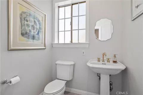 Bath - 26983 Pilgrim Rd, Redlands, CA 92373 photo 9 of 11