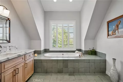 Bath - 26983 Pilgrim Rd, Redlands, CA 92373 photo 3 of 11