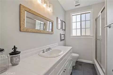 Bath - 26983 Pilgrim Rd, Redlands, CA 92373 photo 8 of 11