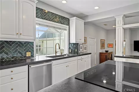 Kitchen - 26983 Pilgrim Rd, Redlands, CA 92373 photo 5 of 5