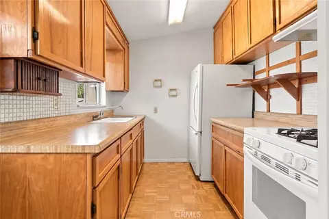 Kitchen - 2067 Capri Ave, Mentone, CA 92359 photo 1 of 3