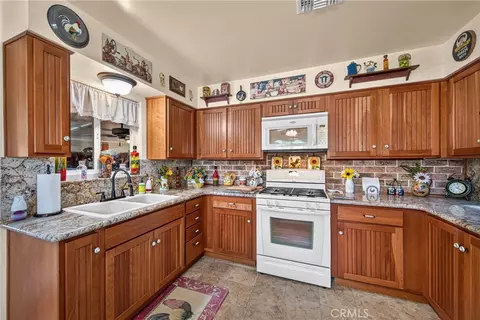 Kitchen - 34249 Avenue H, Yucaipa, CA 92399 photo 2 of 3