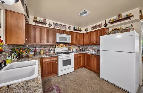 Kitchen - 34249 Avenue H, Yucaipa, CA 92399 photo 3 of 3