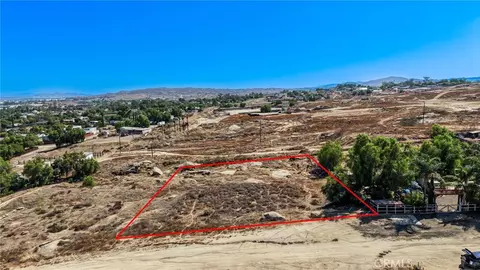 22427 Akers Ln, Perris, CA 92570 photo 3