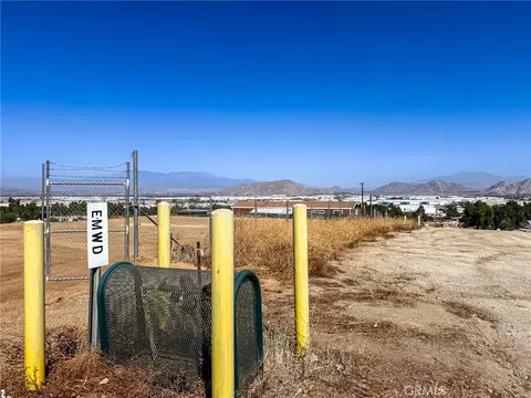 22427 Akers Ln, Perris, CA 92570 photo 2