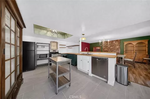 Kitchen - 14070 Seminole, Apple Valley, CA 92307 photo 3 of 4
