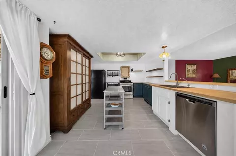 Kitchen - 14070 Seminole, Apple Valley, CA 92307 photo 4 of 4