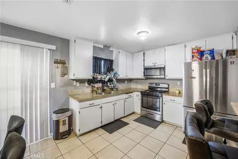 Kitchen - 16337 Llanada, Victorville, CA 92394 photo 1 of 1